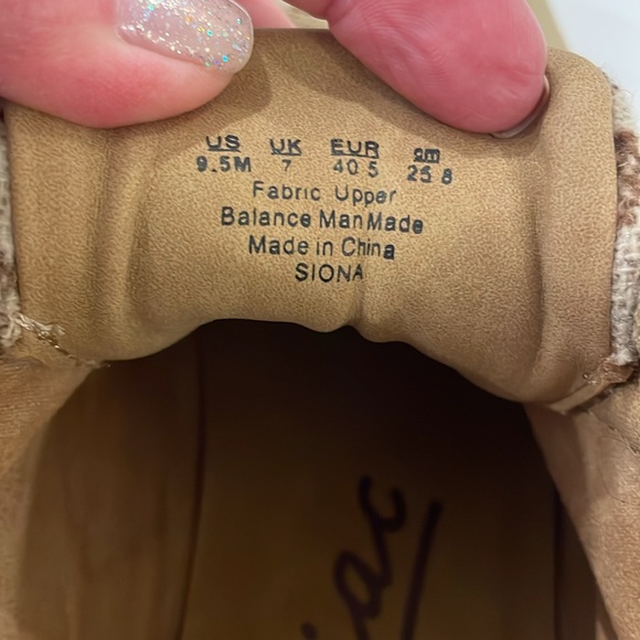 Zodiac Aztec Pattern tan ankle boot size 9.5 - Picture 9 of 10